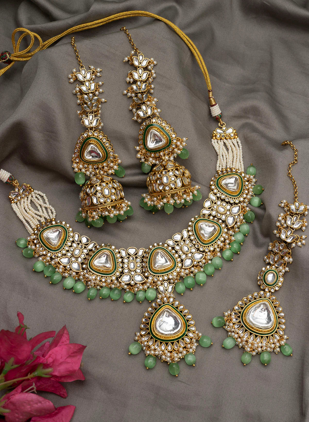 MELANI BORSA KUNDAN JEWELLERY SET WITH MAANGTIKKA