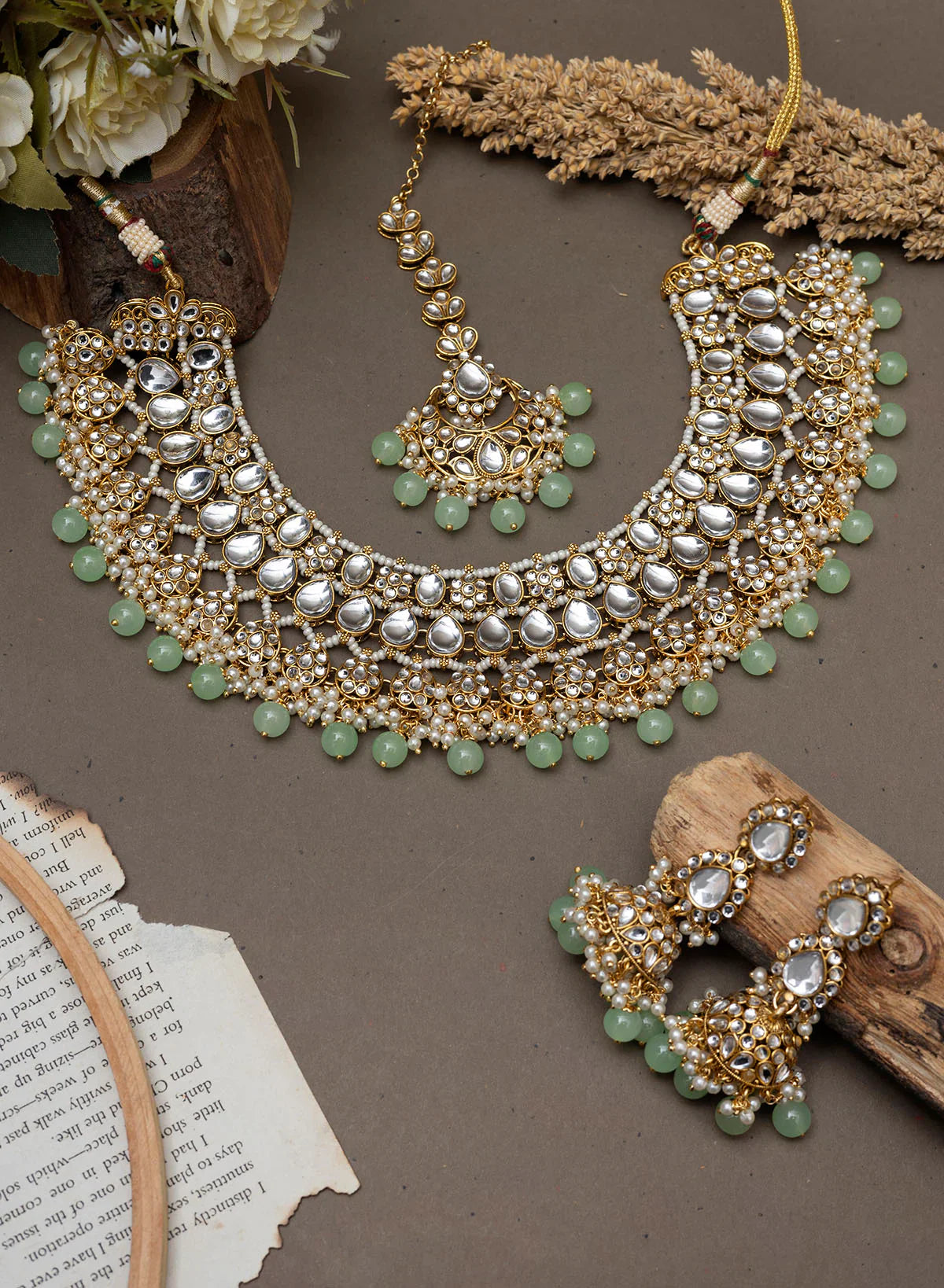 Melaniborsa Kundan Jewellery Set With Mangtikka