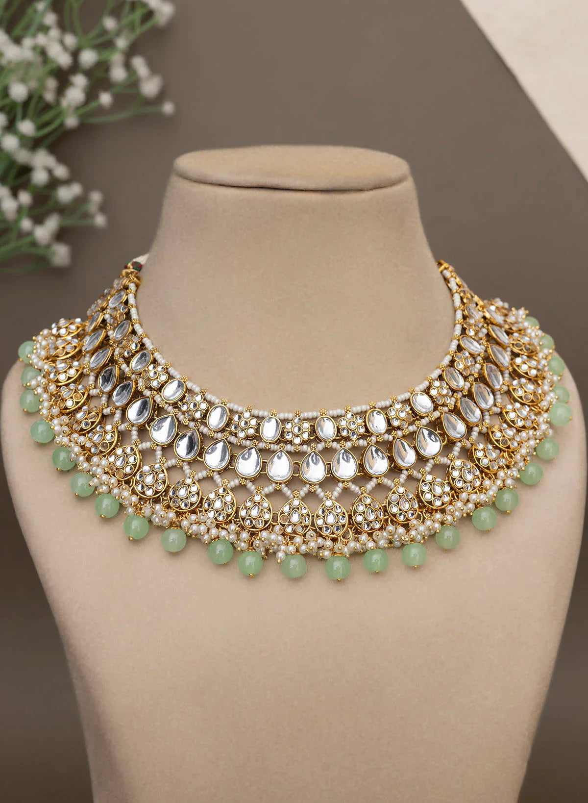 Melaniborsa Kundan Jewellery Set With Mangtikka