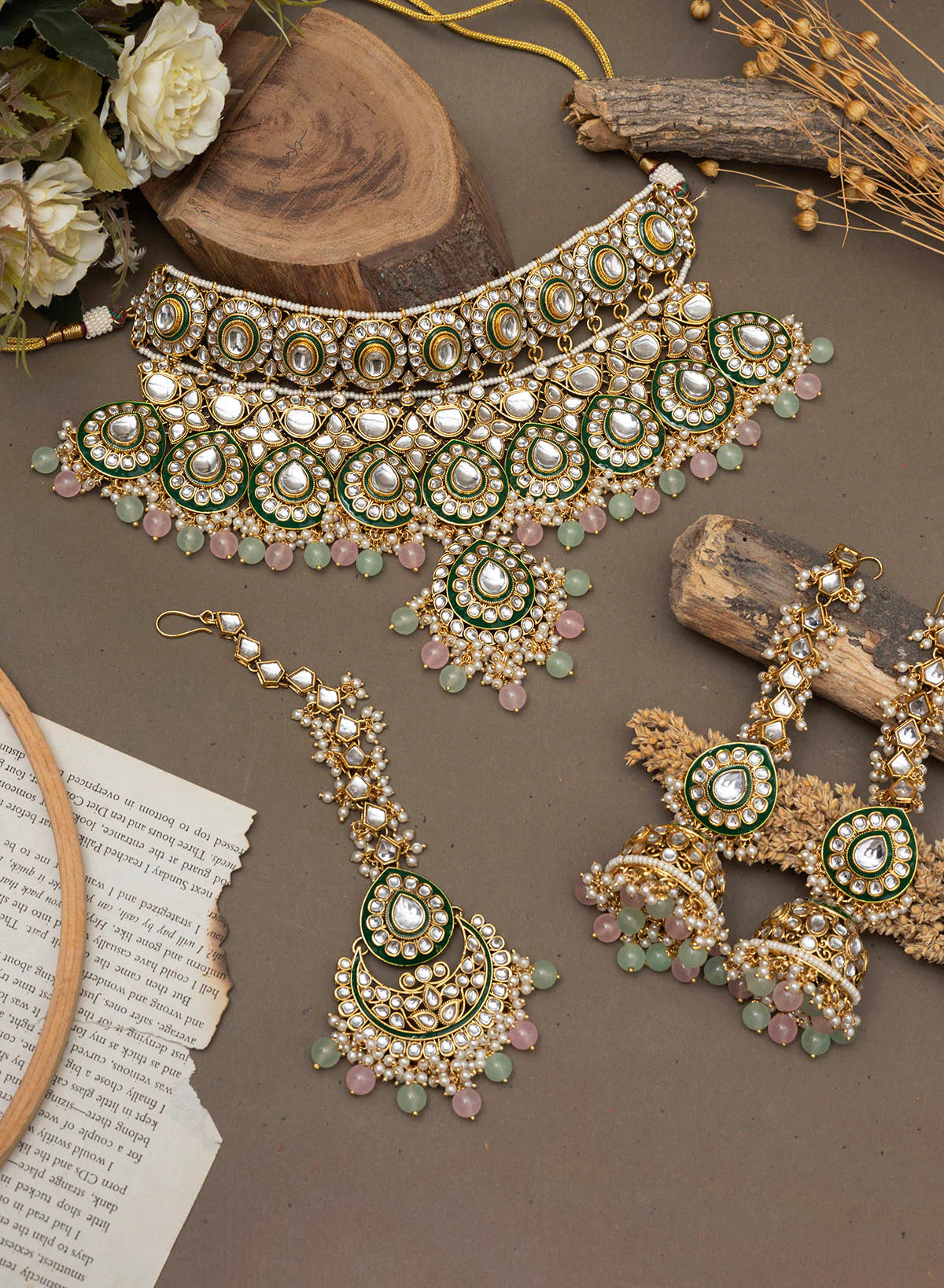 MELANI BORSA KUNDAN BRIDAL JEWELLERY SET WITH MAANGTIKKA