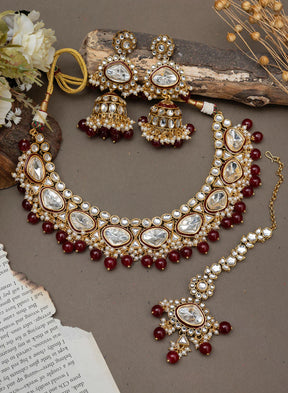 Kundan Silk Jewellery Set With Mangtikka