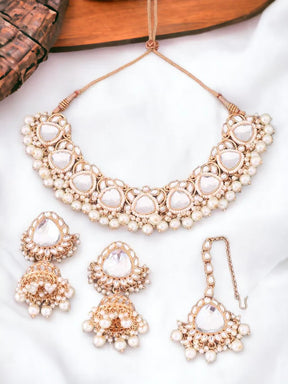 Melaniborsa Kundan Jewellery Set With Mangtikka