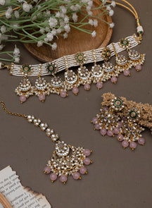 Melaniborsa Kundan Jewellery Set With Mangtikka