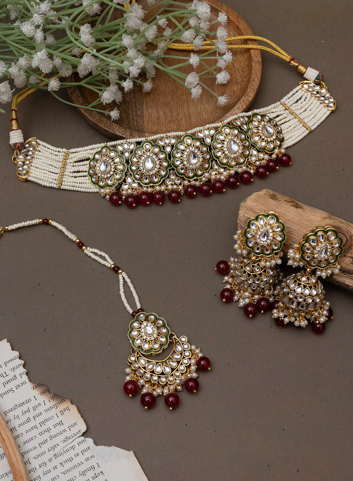 Melaniborsa KUNDAN PRANAMI JEWELLERY SET WITH MANGTIKKA