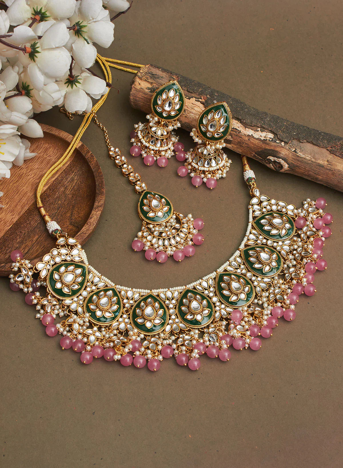 Melaniborsa Kundan Jewellery Set With Mangtikka