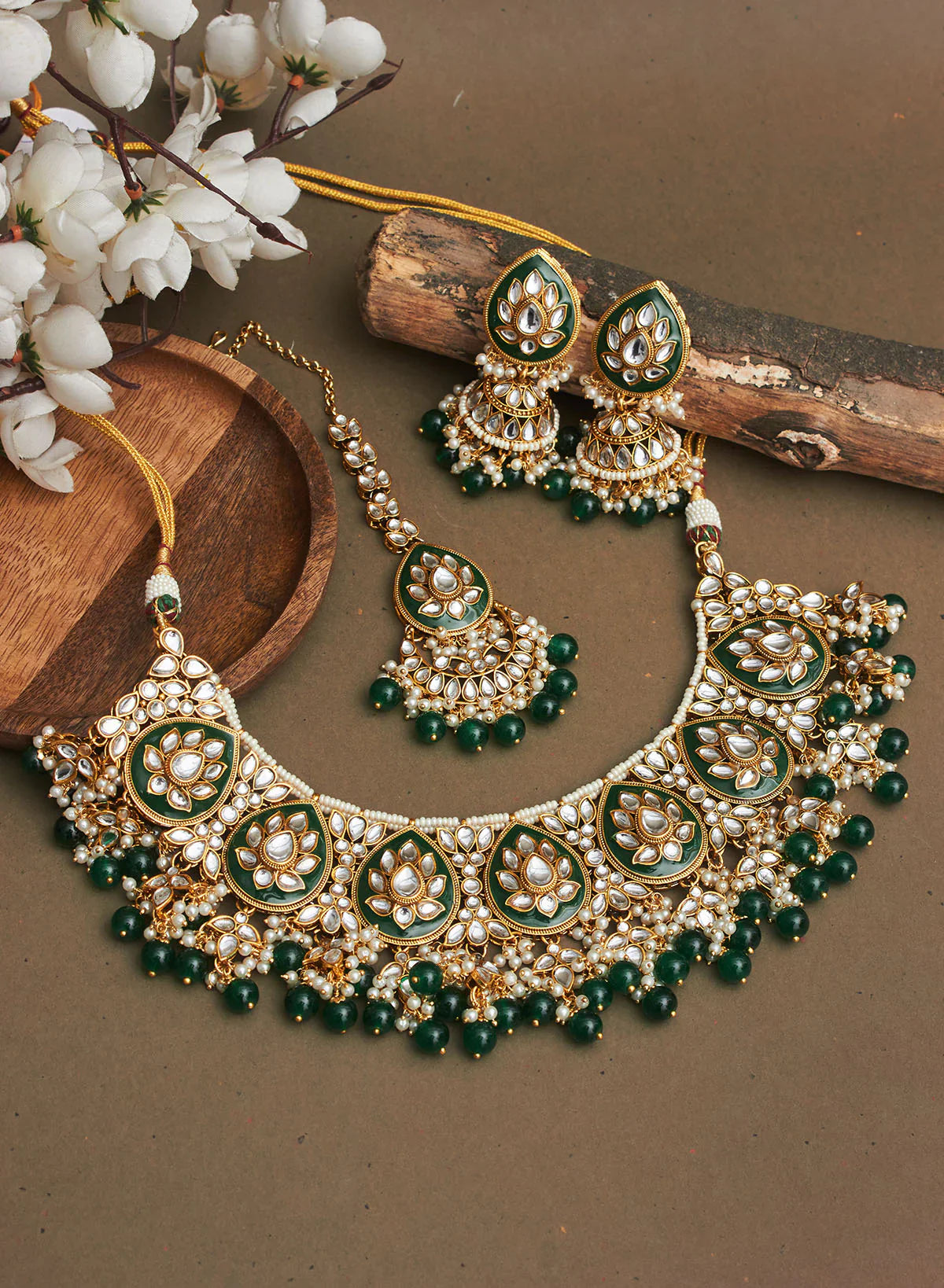 Melaniborsa Kundan Jewellery Set With Mangtikka