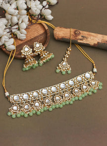 Melaniborsa Kundan jewellery set