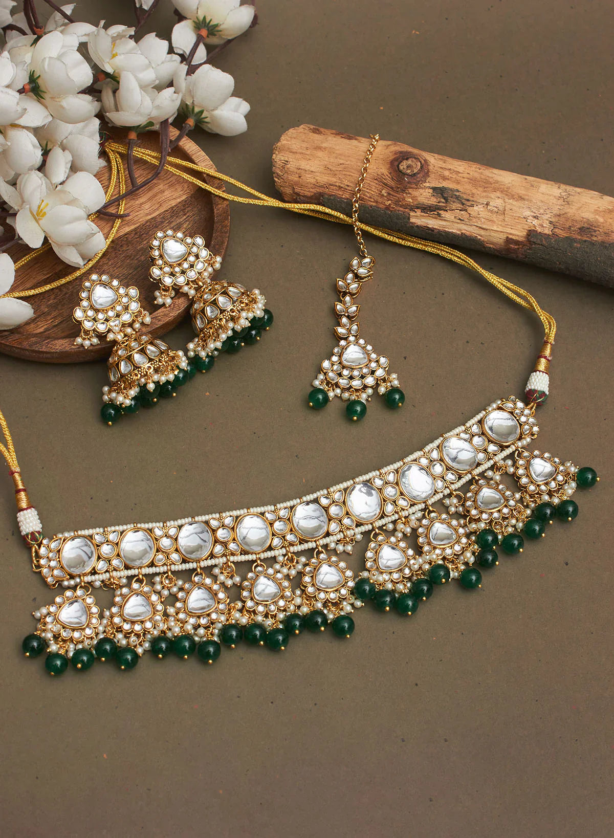 Melaniborsa Kundan jewellery set