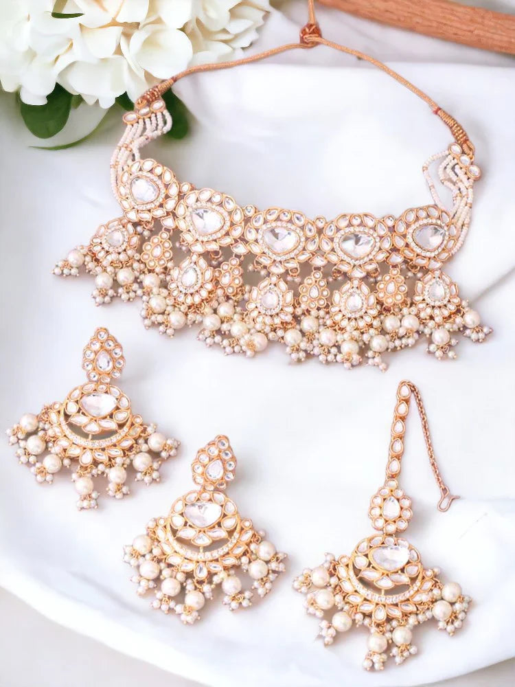 Melaniborsa Kundan Jewellery Set With Mangtikka