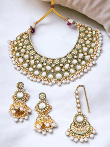 Melaniborsa Kundan jewelry Set With Mangtikka