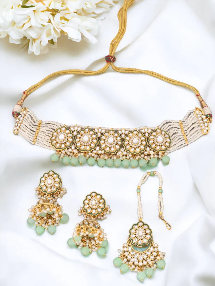 Melaniborsa KUNDAN PRANAMI JEWELLERY SET WITH MANGTIKKA